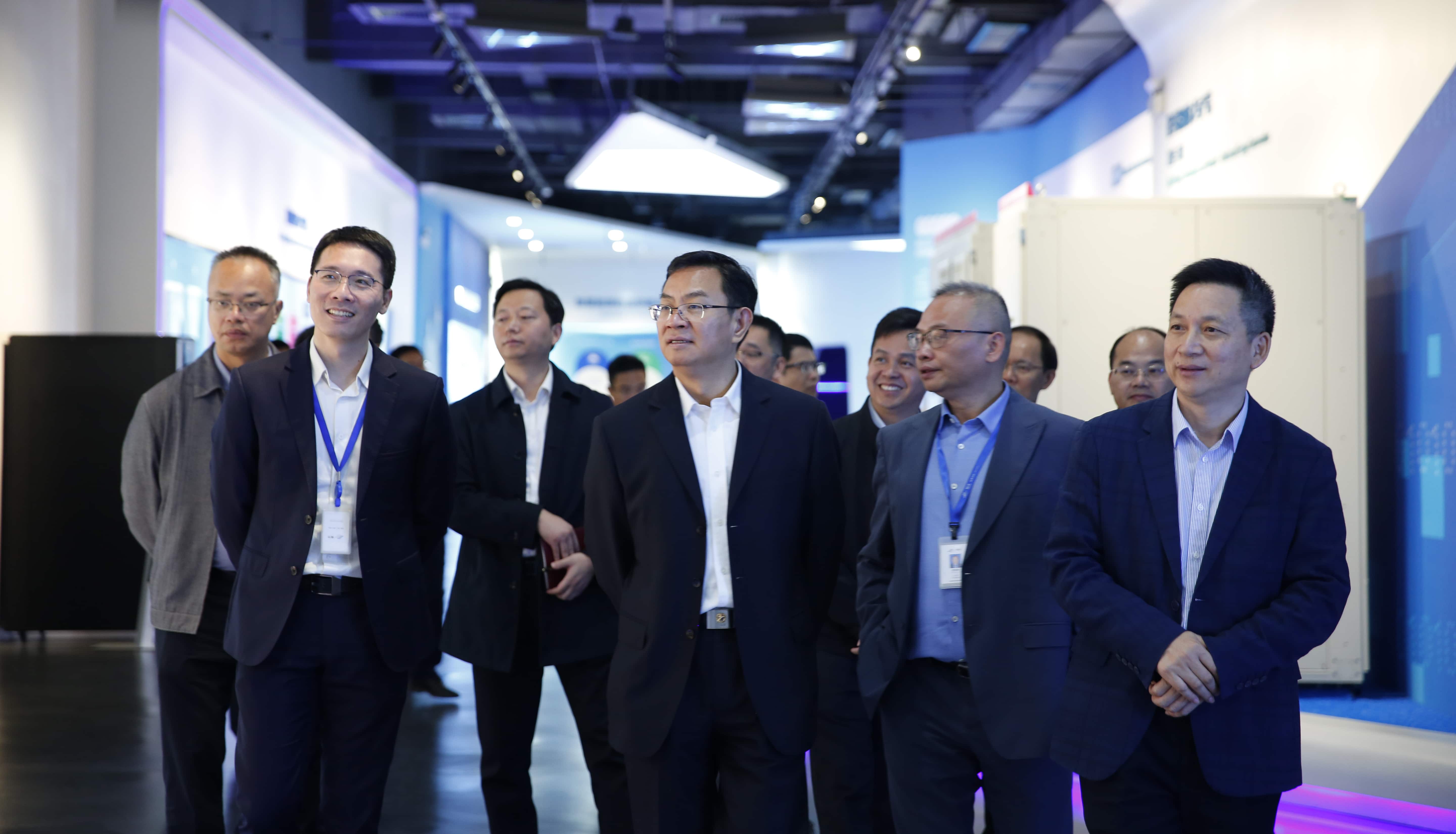 茂名市市长王雄飞率队莅临bbin宝盈电气考察，共商产业合作新机遇